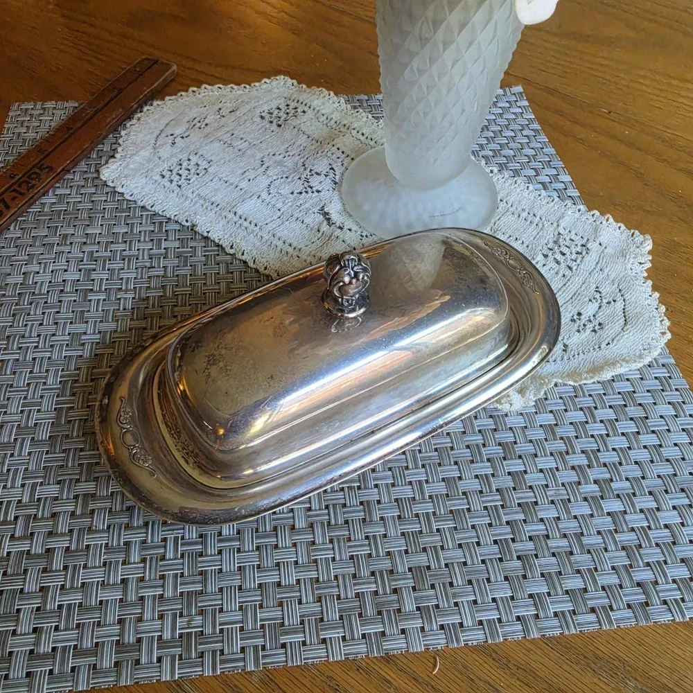 Vintage Rogers Exquisite 4687 Silverplate covered Butter Dish Ornate Floral
